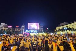 Hàng nghìn người tham dự khai trương phố đi bộ đầu tiên ở Thanh Hóa