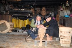 Người Ve với nghề đan lát