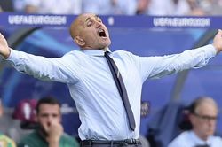 Tin nóng EURO 30/6: Chủ tịch LĐBĐ Ý gặp Spalletti, HLV Slovakia tự nhận kém ĐT Anh 10 lần