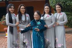 Gia tộc nổi tiếng 4 đời theo nghề hát với những vai diễn vàng son