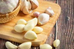 Ăn tỏi theo cách này, gia vị rẻ tiền thành 'thần dược' phòng ngừa nhiều bệnh