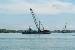 Khai thác cát biển phục vụ dự án cao tốc Bắc - Nam