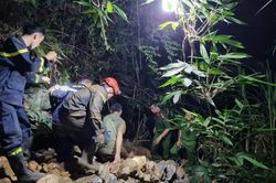 Nỗ lực tìm kiếm nạn nhân thứ ba vụ sập hang động ở Bắc Kạn gặp nhiều khó khăn