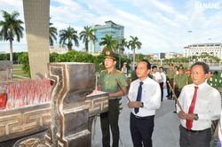 Lãnh đạo thành phố dâng hương tưởng nhớ các anh hùng liệt sĩ