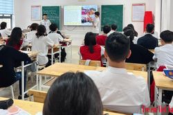 Năm thứ 4 thực hiện chương trình giáo dục phổ thông mới, nạn dạy thêm học thêm vẫn tràn lan