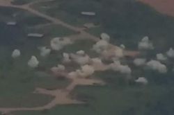 Nga công bố video đòn tên lửa mang đạn chùm khiến 7 chiến đấu cơ Su-27 Ukraine hư hại