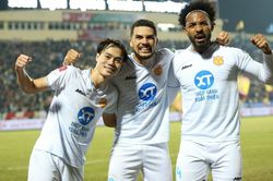 Trung phong xin nhập tịch ĐT Việt Nam đi vào lịch sử V-League với thống kê cực kỳ ấn tượng