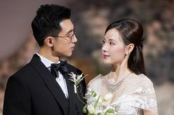 Hot girl 2 con lên tiếng chuyện 'sượng trân' tại đám cưới Midu