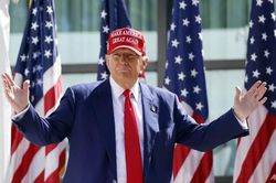 Tranh cãi về quyền miễn trừ truy tố với ông Trump