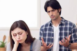 Chồng tôi 'dù đói chết vẫn phải ăn cơm nhà' nhưng cọng rau cũng không chịu nhặt