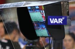 Tin nóng bóng đá Việt 6/7: Chốt VAR và trọng tài ngoại cho trận play-off, SLNA gọi sao U23 Việt Nam về từ CAHN