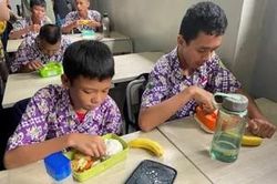 Bữa trưa miễn phí cho học sinh Indonesia