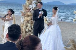 Thủ môn Văn Lâm dành lời ngôn tình cho vợ Yến Xuân tại lễ thành hôn