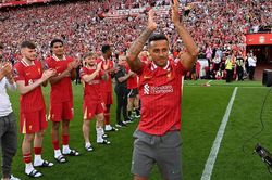 Cựu danh thủ Barcelona, Bayern Munich và Liverpool bất ngờ tuyên bố giải nghệ, hé lộ sự nghiệp mới