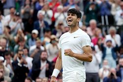 Alcaraz thể hiện bản lĩnh nhà vô địch, thẳng tiến vào tứ kết Wimbledon 2024