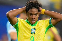 Fan không tin nổi với đường chuyền thành công duy nhất của sao trẻ Real Madrid trong trận Brazil thua Uruguay