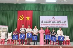 Chăm lo cho hộ nghèo, cận nghèo, có hoàn cảnh khó khăn