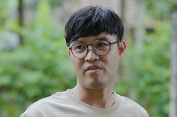 Thái Sơn duyên dáng với vai chính đầu tay trong 'Vui lên nào! Anh em ơi'
