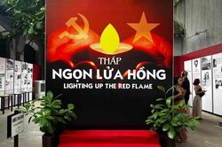 Hỏa Lò 'thắp ngọn lửa hồng' đón ngày 27/7