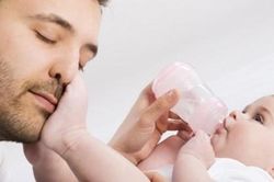 Hướng dẫn thủ tục cần thiết để chồng hưởng chế độ thai sản