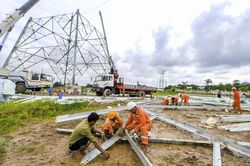 Đường dây 500kV mạch 3 kéo điện ra Bắc: Hơn 15.000 người thi công, tiến độ 'không tưởng'