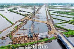Trên công trường cao tốc Cà Mau