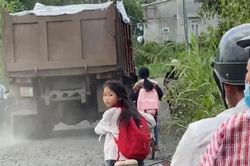 Krông Pắk: Dân 'kêu trời' vì xe chở đá băm nát đường dân sinh