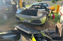 Tiêu hủy siêu xe Lamborghini Murcielago và Mercedes-Benz G63 AMG ở Quảng Bình