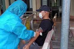 Người tiếp xúc với bệnh nhân bạch hầu cần uống thuốc kháng sinh dự phòng