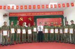 Lãnh đạo UBND Q. Cẩm Lệ tham dự Lễ ra mắt lực lượng an ninh trật tự ở cơ sở P. Hòa Thọ Tây