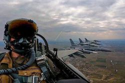 Tướng Không quân Mỹ nói về phi công điều khiển F-16 Ukraine