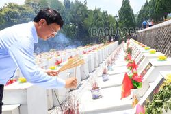 Đoàn đại biểu tỉnh Lào Cai dâng hương tại các khu di tích lịch sử trên địa bàn tỉnh Hà Giang