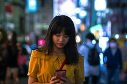 Bạn bè có nhà, có xe, tôi vẫn mải miết lo ăn từng bữa