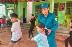 Thanh niên tình nguyện mở lớp trang bị kỹ năng tự vệ cho thiếu nhi trong dịp hè