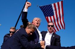 Mật vụ Mỹ bắn hạ người xả súng ở cuộc vận động tranh cử của ông Trump
