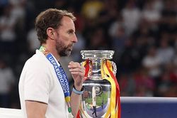 Tin nóng EURO 15/7: Thua chung kết EURO, Southgate vẫn được khen ngợi; HLV Tây Ban Nha vui sướng với chức vô địch