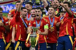 La Roja lần thứ 4 đăng quang để trở thành nhà vô địch tuyệt đối