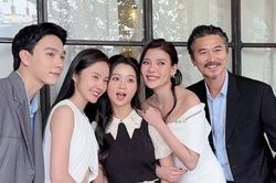'Ông xã' Thúy Diễm sánh đôi cùng vợ, khoe nhan sắc cực phẩm 'xinh ngoan yêu' của các con