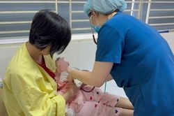 Cảnh báo nhiều trẻ sơ sinh lây thủy đậu từ mẹ