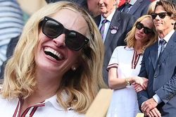 Hình ảnh ngọt ngào của 'người đàn bà đẹp' Julia Roberts và chồng ở trận chung kết Wimbledon