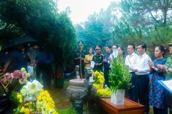 Lãnh đạo tỉnh Nghệ An dâng hương tưởng niệm Đại tướng Võ Nguyên Giáp tại Quảng Bình