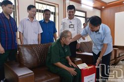 Tặng quà thương, bệnh binh tại Trung tâm Điều dưỡng thương binh Nho Quan