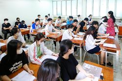 Thí sinh tra cứu điểm thi tốt nghiệp THPT năm 2024