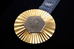 'Nhà lầu, xe hơi' cho VĐV Malaysia vô địch Olympic Paris