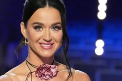 Katy Perry nhá hàng album mới '143'