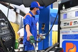 Ngày mai, giá xăng tiếp tục giảm?
