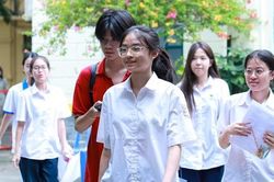 Điểm thi tốt nghiệp THPT: Phổ điểm khối xã hội tăng mạnh