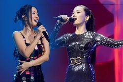 Lệ Quyên áp lực khi đứng chung sân khấu với diva Hồng Nhung