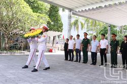 Đoàn công tác tỉnh Thái Nguyên viếng Nghĩa trang Liệt sĩ quốc gia Vị Xuyên