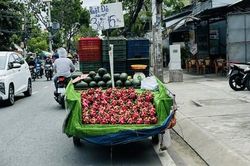 Hãi hùng xe ba gác, xe lôi tự chế chở hàng cồng kềnh: 'Hung thần' đường phố (kỳ 1)